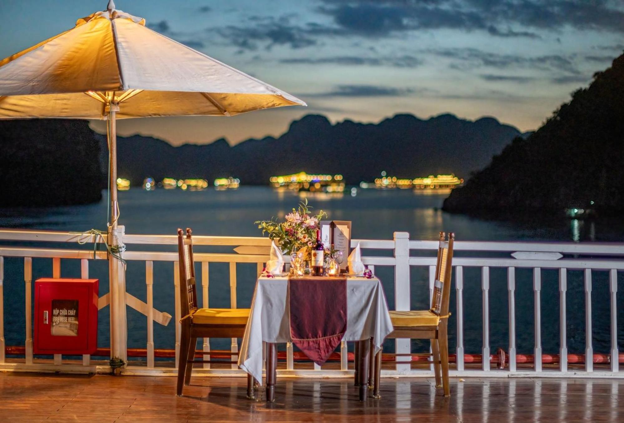 Indochina Sails Hotel Ha Long Eksteriør billede